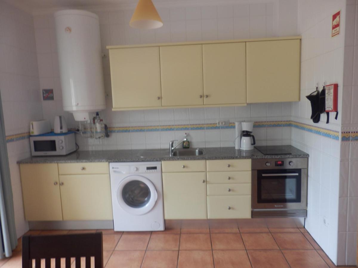 לאגוּ‏ש Bel Appartement Au Bord De La Mer De Porto De Mos מראה חיצוני תמונה